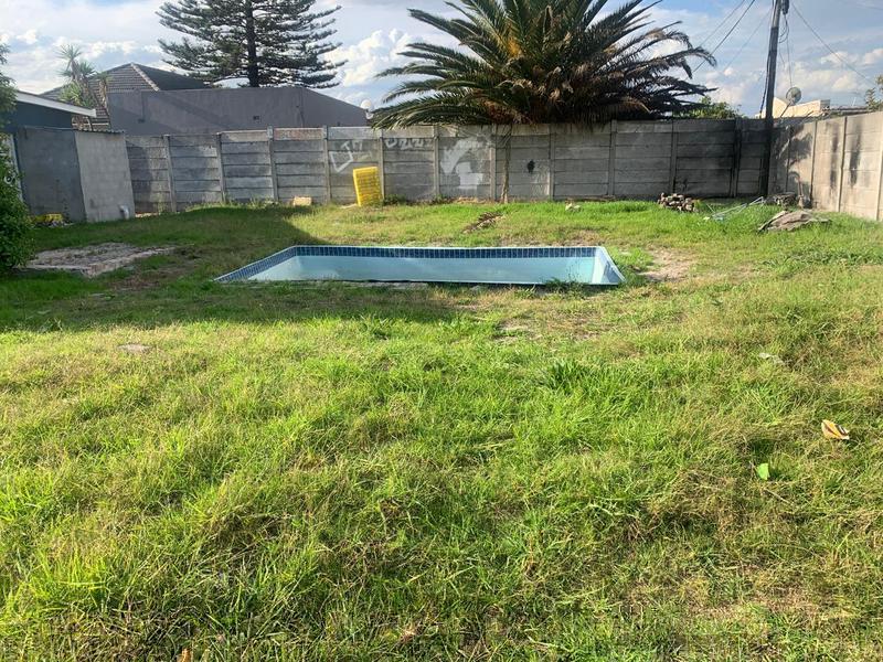 4 Bedroom Property for Sale in Grassy Park Western Cape